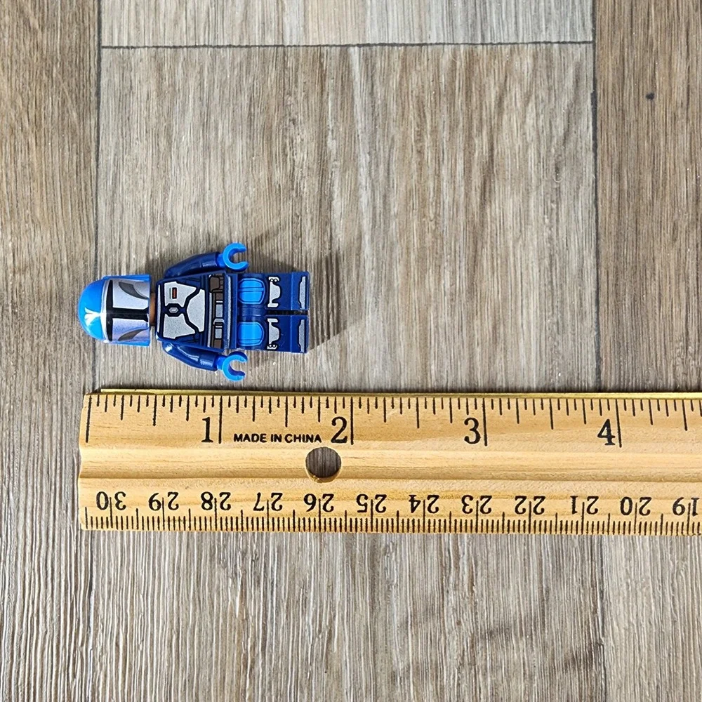 LEGO Star Wars Mandalorian Fleet Commander sw1255 Blue Helmet Armor Minifigure